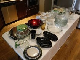 A few kitchen and baking items