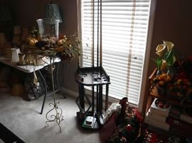 Pool table cue stand