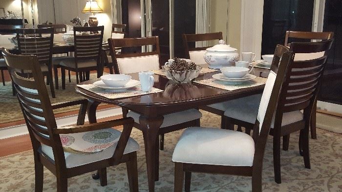 Dining Room Table w/ Contemporary Chairs (6)