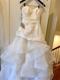 Henry Roth (Kleinfeld's NY)  bridal gown - size 6 or 8.   