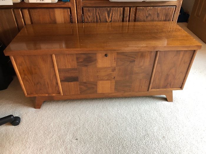 Lane cedar chest