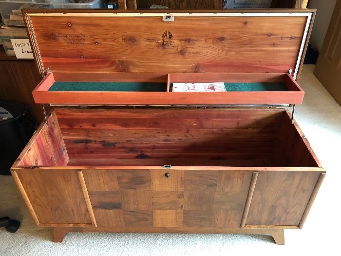 Lane cedar chest