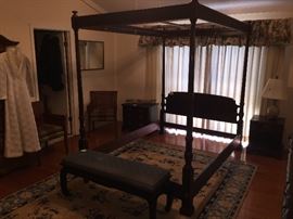 Henredon Queen Size Canopy Bed