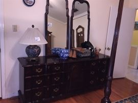 Henredon Dresser with Mirrors