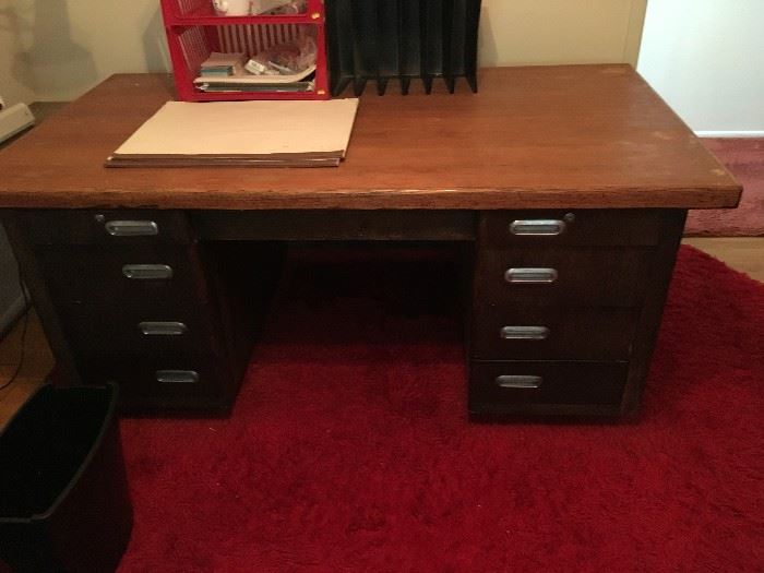 This is a very large desk!