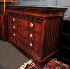 Ralph Lauren Mahogany Chest of Drawers with Fluted Sides & Black Top.