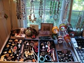 Costume & Bakelite Jewelry 