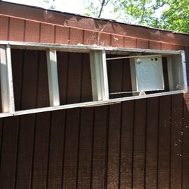 aluminum extension ladder