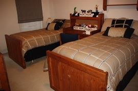 Twin bedroom set