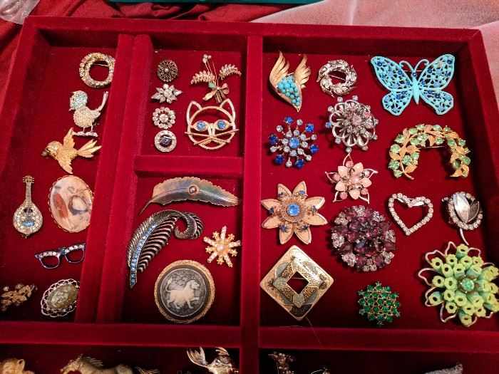 Costume Jewelry (hundreds of pieces)