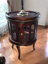 VICTORIAN ROUND TABLE