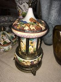 CAPODIMONTE CIGARETTE CAROUSEL MUSIC BOX