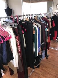 WOMENS CLOTHING-SIZE SMALL TO MEDIUM
