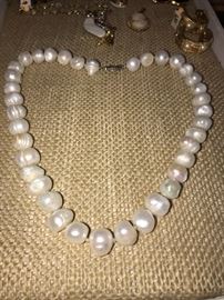 LARGE BAROQUE PEARL NECKLACE