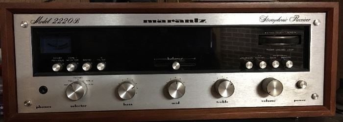 Marantz Stereophonic Receiver (Model 2220B)