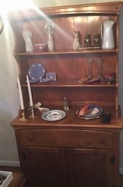 Danish mid century wood hutch, excellent condition. This hutch is on the smaller side and is great for small spaces!