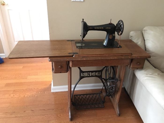 Singer Sewing machine with table
