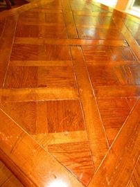 Detail a Baker dining table