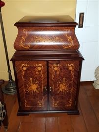 Porter Music Box and Case with approx 50 discs This item may be pre-sold $12,000