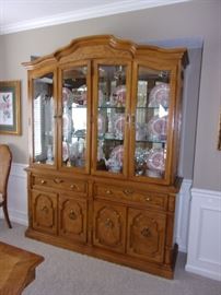 Thomasville Dining room dual pedestal table with 6 chairs, Thomaville buffet/server, Thomasville lighted china cabinet