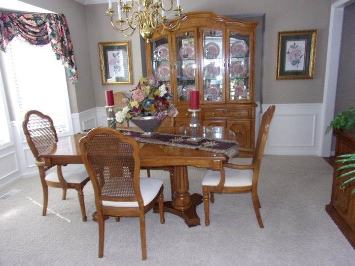 Thomasville Dining room dual pedestal table with 6 chairs, Thomaville buffet/server, Thomasville lighted china cabinet