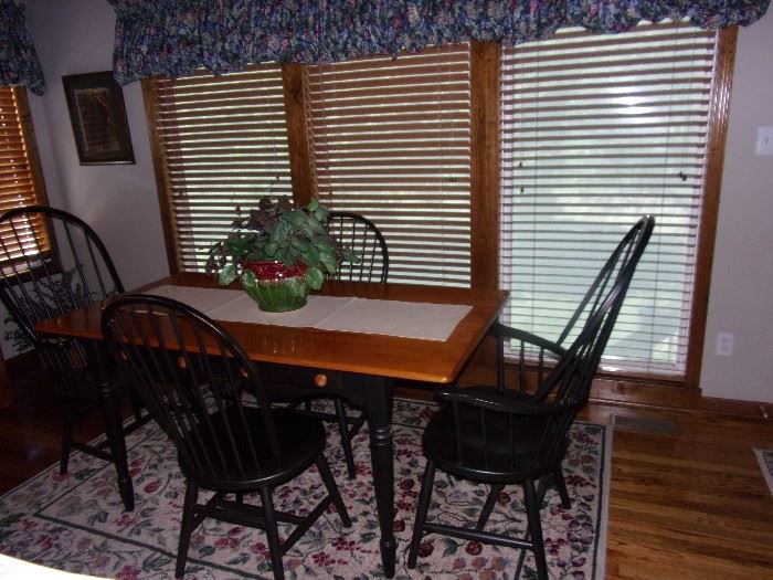 Excellent condition farmhouse table with drawer and four chairs(2 are captain)