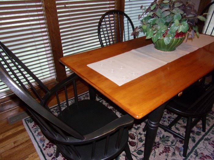 Excellent condition farmhouse table with drawer and four chairs(2 are captain)