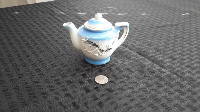 Mini Japanese tea pot.