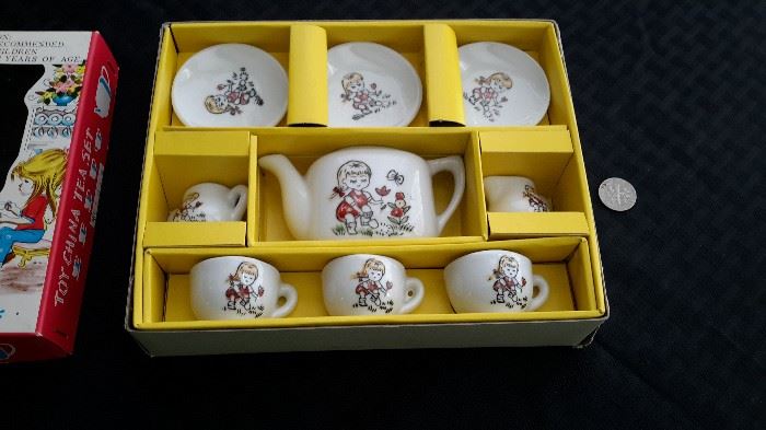 Vintage boxed "Toy China Tea" tea set.