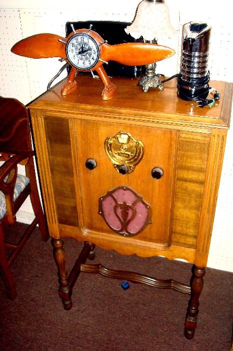 1930's radio, custom clock, lamp & etc.