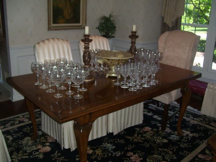 Drexel table, with a nice selection of chrystal and accent pieces.
