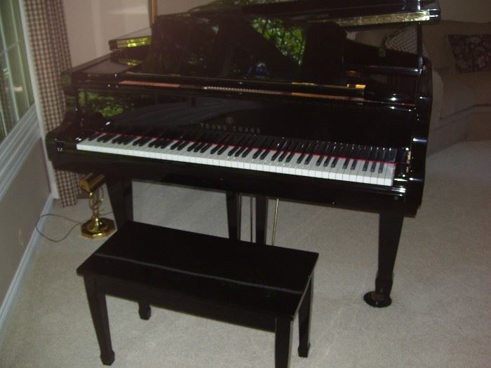 Very elegant Young Chang Grand Piano model G185.