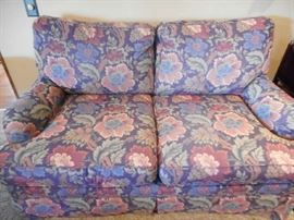 FLORAL LOVESEAT