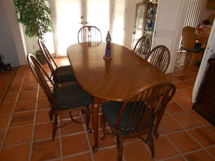 Formal Dining Table with 6 Chairs and 2 Leafs 