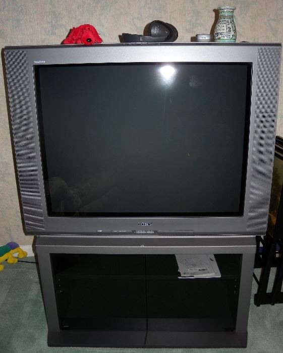 Sony Trinitron 37" television with stand and remote