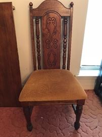 Vintage table & 6 chairs.  2 Captains chairs, 4 regular chairs