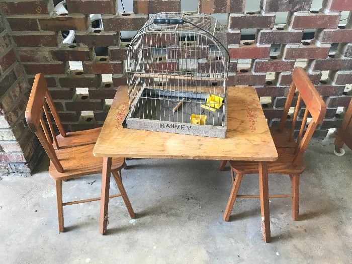 childs table & chairs