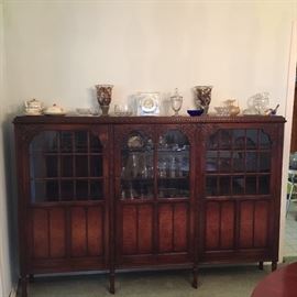 Appx 7' curio cabinet