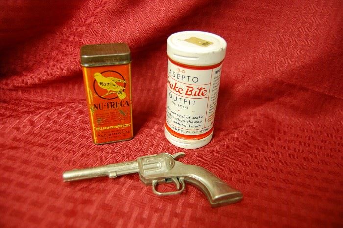 Hubley Cap Pistol, Vintage tins