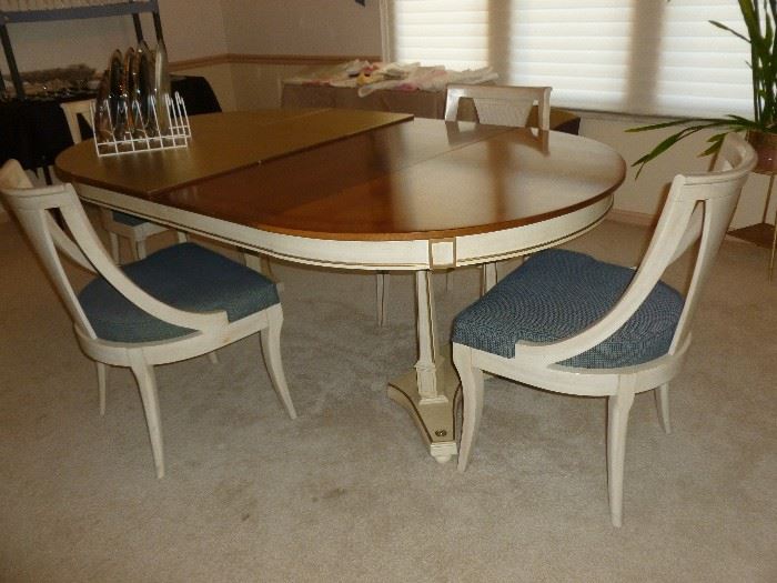 Henredon DR  Table, Chairs, leaves & pads