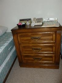 Matching 3-drawer chest