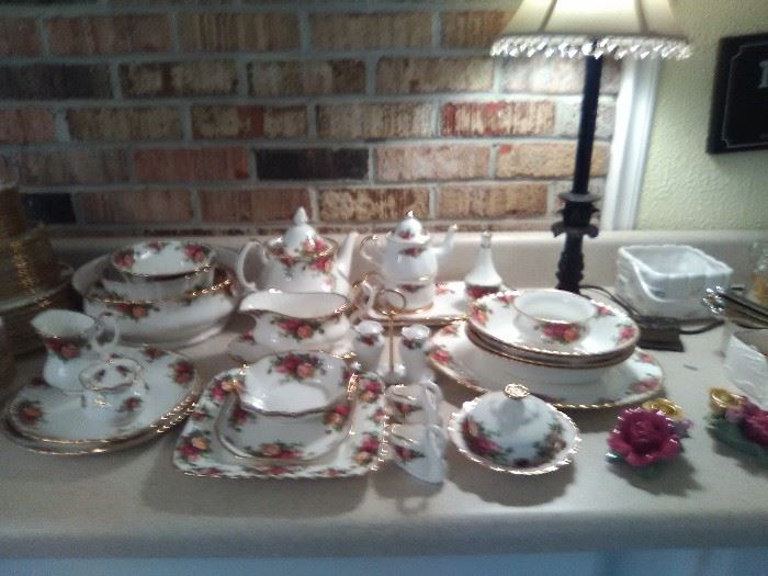 Royal Albert - Old Country Rose  - serving pieces