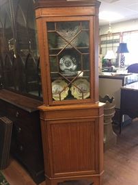 HV. Vintage Hepplewhite Satinwood Corner Cabinet.