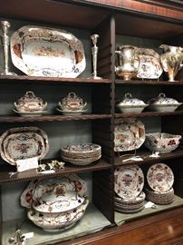 HV. Large Dinner Service of Spode, c. 1820s. Condition appears to be excellent except one repaired lid on one sauce tureen.