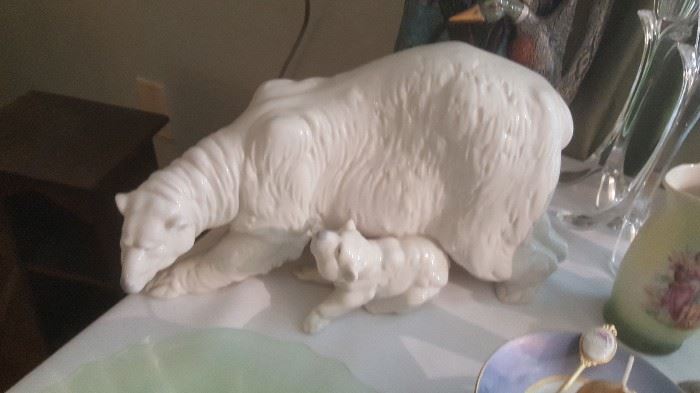 Lladro polar Bear figurine