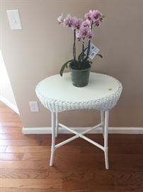   Adorable small table stand $50      height 30 width 18 length  24 