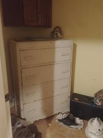Shabby-chic dresser