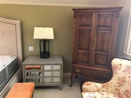 Please Note:
Mattress is NFS
Orange Bench is NFS
Mirrored Nightstand is NFS