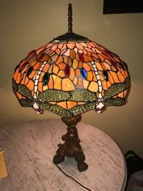 FULL VIEW OF THIS RARE TIFFANY TYPE LEADED GLASS TABLE LAMP 29" HEIGHT