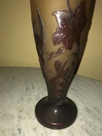 CLOSE UP VIEW OF A HIGH QUALITY SIGNED GALLE HEAVY FLOWER VASE URN